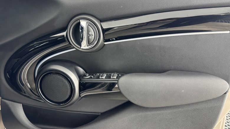 MINI Hatchback 1.5 Cooper Sport 5dr Petrol Hatchback